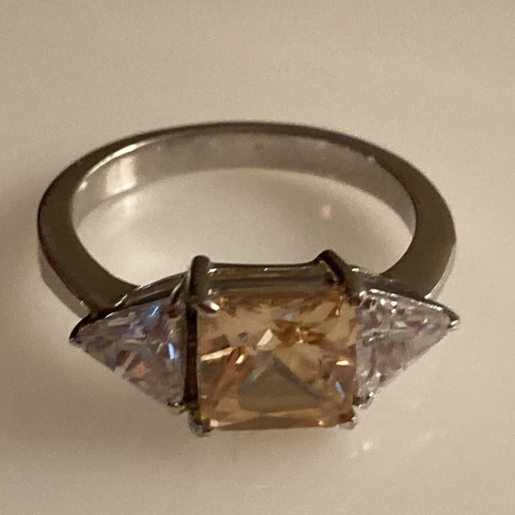 NWOT - Silvertone Square Champaigne Ring W/Flanking Trillium CZ Stones - Sz 7.25 - Picture 4 of 10